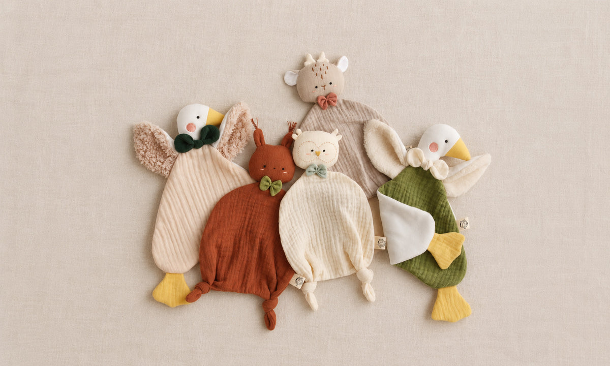 Collection de doudous langes et doudous oisons en coton bio Trotte Noisette