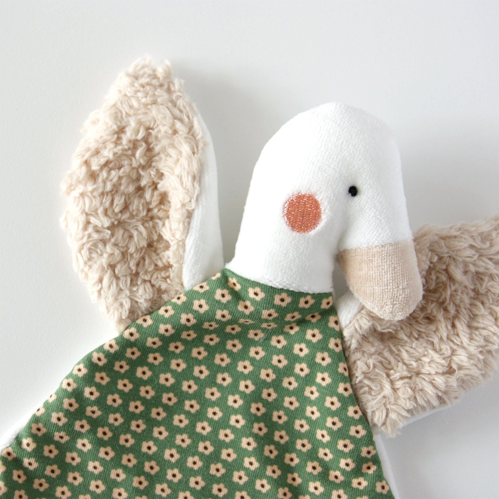 Doudou plat Canard vert fait main en France deco chambre enfant, détail