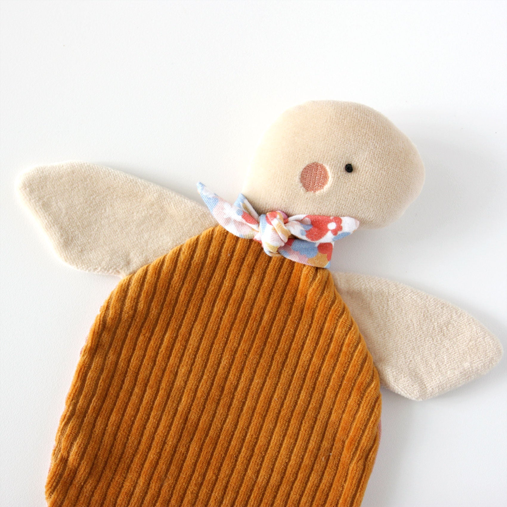 Doudou plat Tortue fait main en France cadeau naissance original, détail