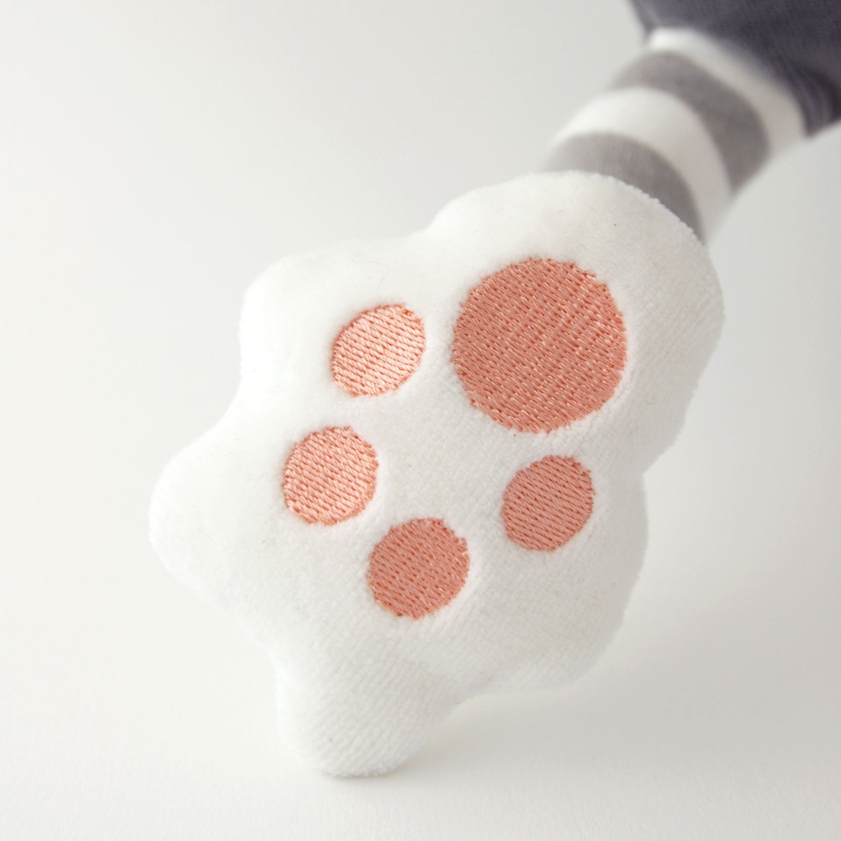 Grande peluche Gordon le loup en coton bio made in France, broderie