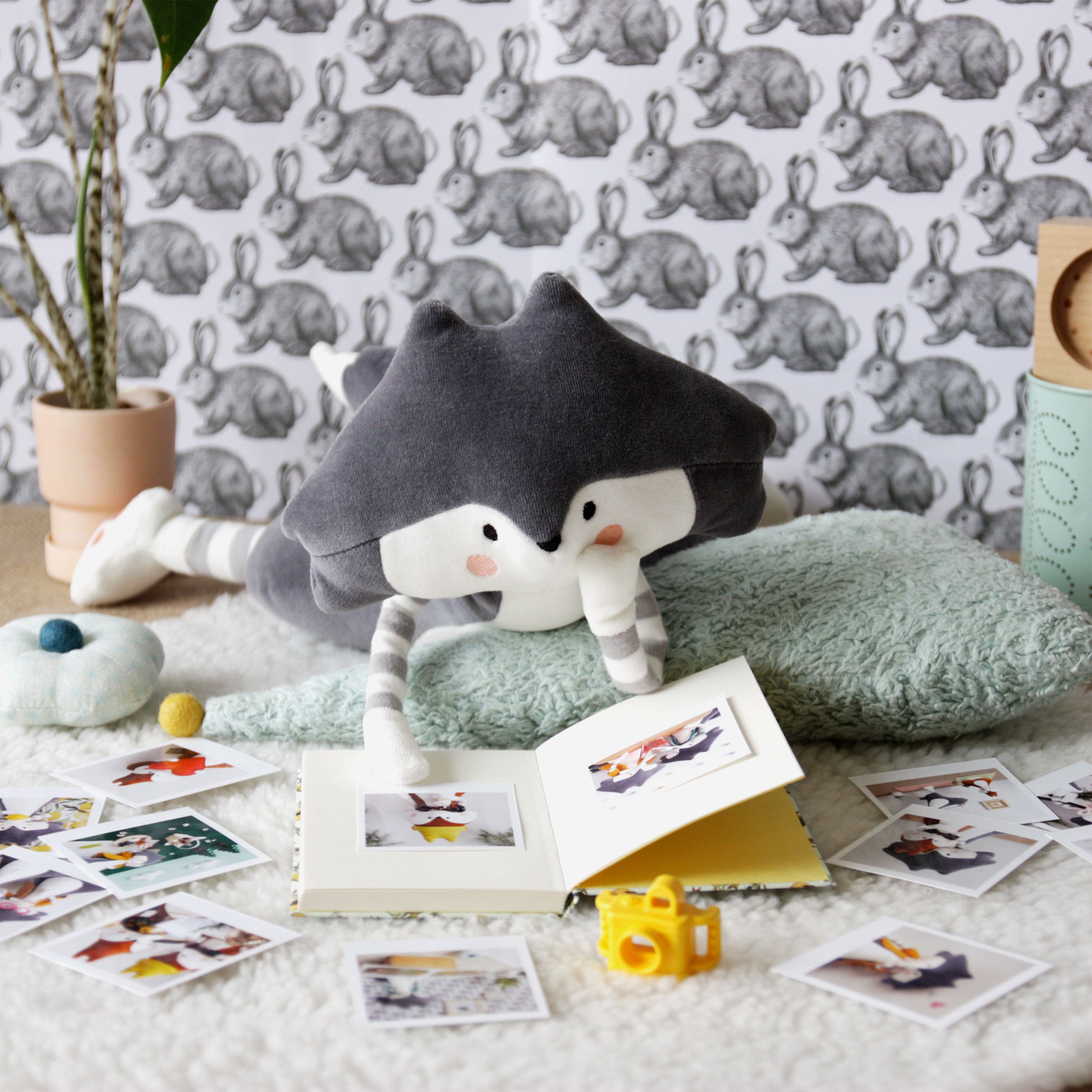 Peluche loup en velours de coton biologique fabriquée en France