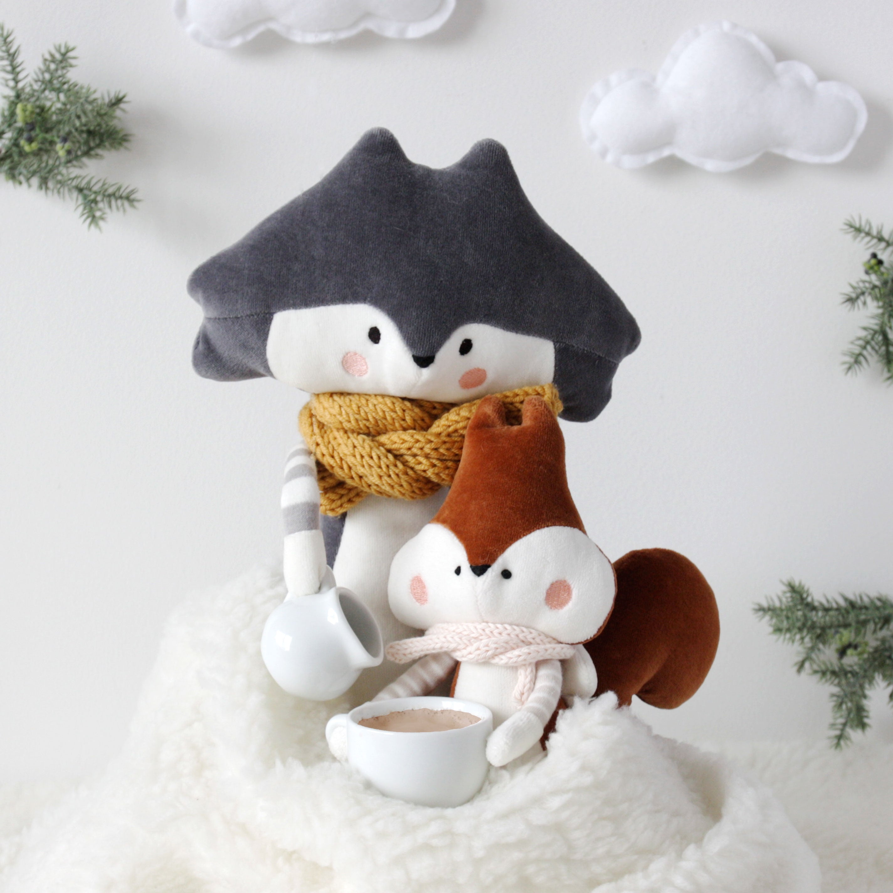 Peluche loup et écureuil Trotte Noisette fabriquées en France en coton biologique