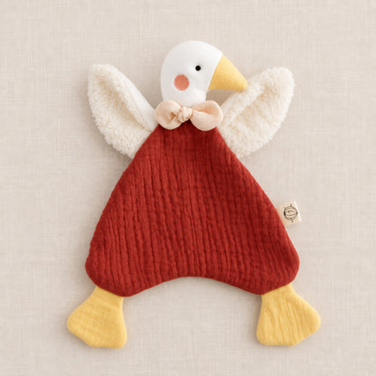 Doudou oison en coton bio coloris rouge coquelicot – Trotte Noisette